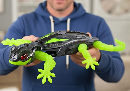 Hex Bots RC Gecko - un juguete único controlado remotamente que puede escalar paredes y techos.