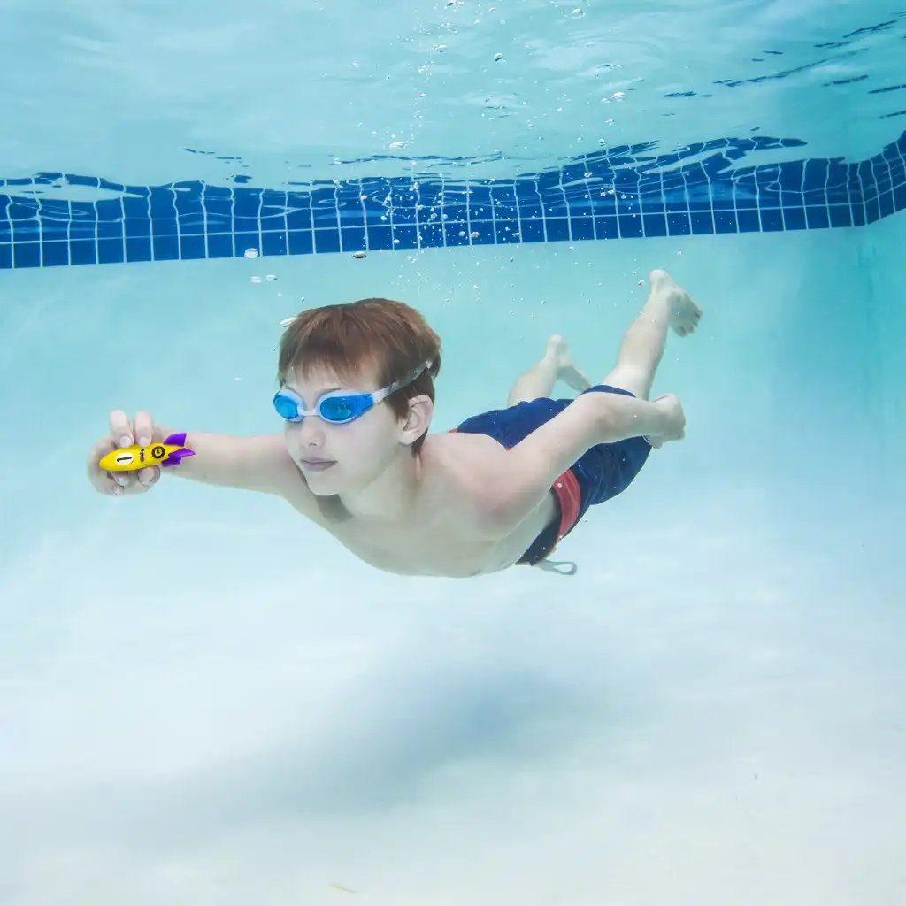 Fomenta el movimiento saludable y las habilidades de natación de tus hijos.
