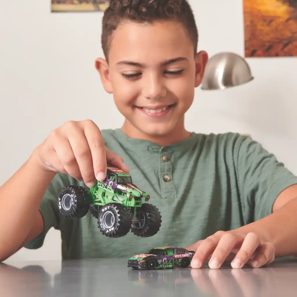 Diversión sin fin creando tus propias historias de Monster Jam.