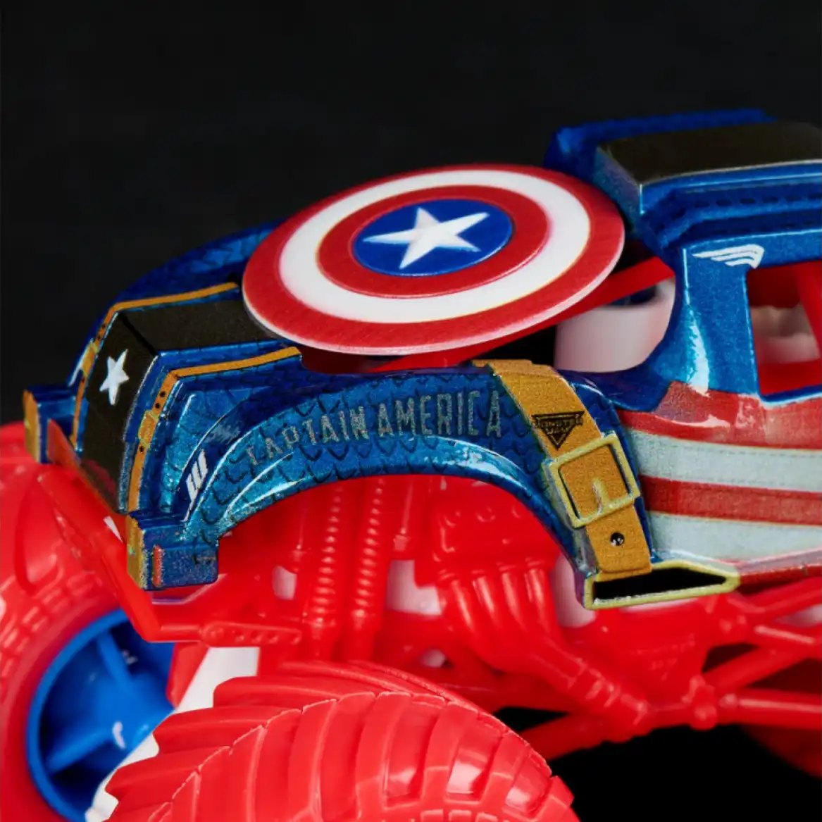 Amplía tu colección con el set único de cinco camiones Marvel.