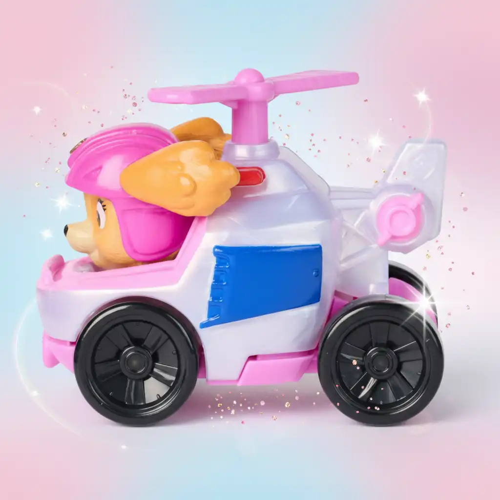 Amplía tu colección con el vehículo icónico de la heroína favorita.