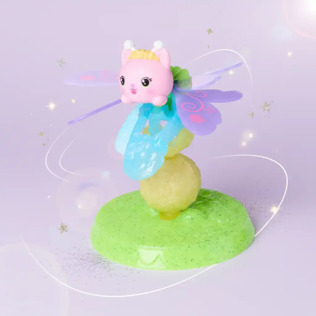 Acabado detallado de la figura del Hada Gatita con alas funcionales.