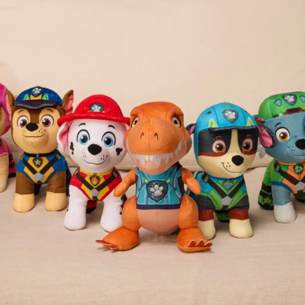 Detalles bordados con precisión y peluche de calidad para un juego seguro.