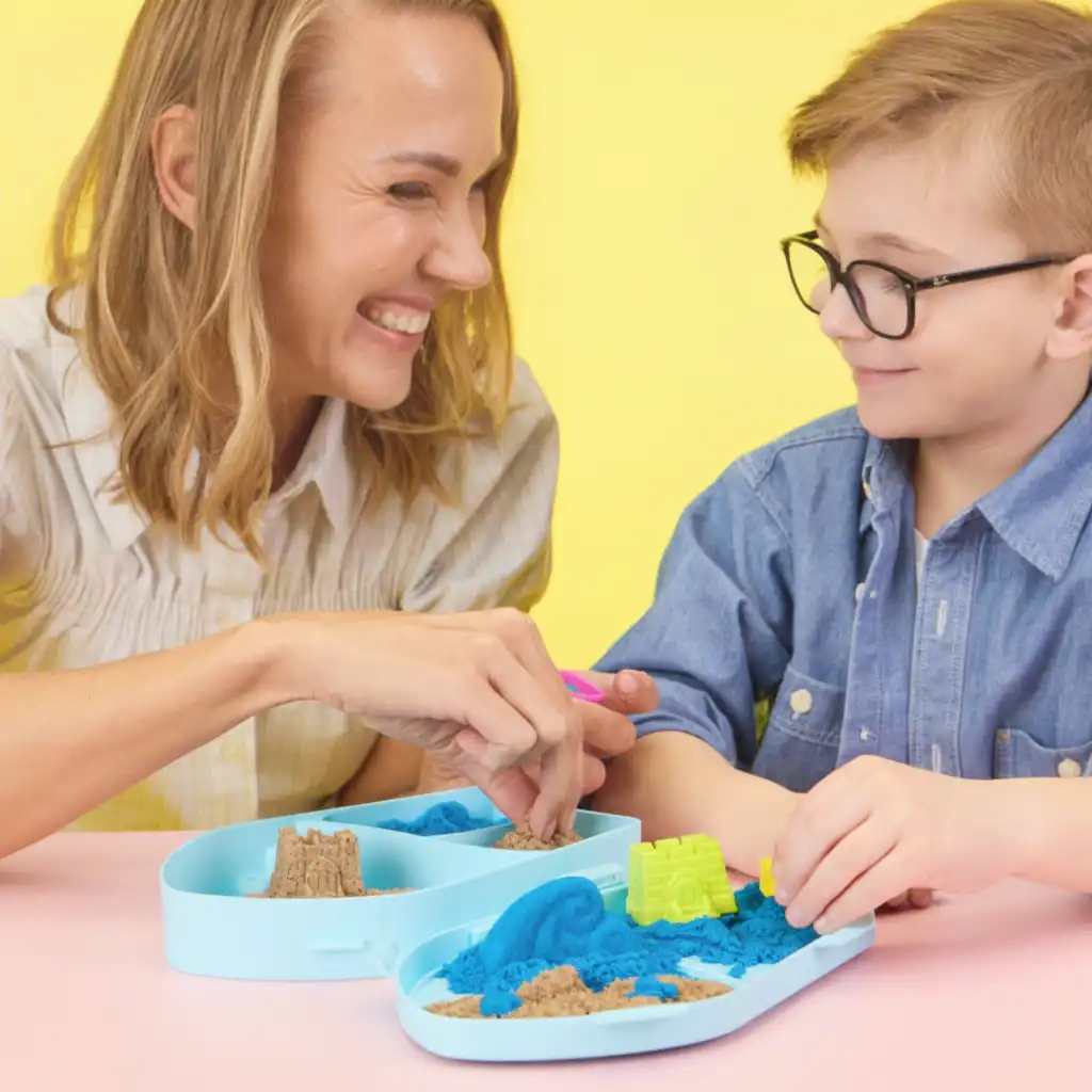Fácil modelado de olas y castillos para pequeños artistas.