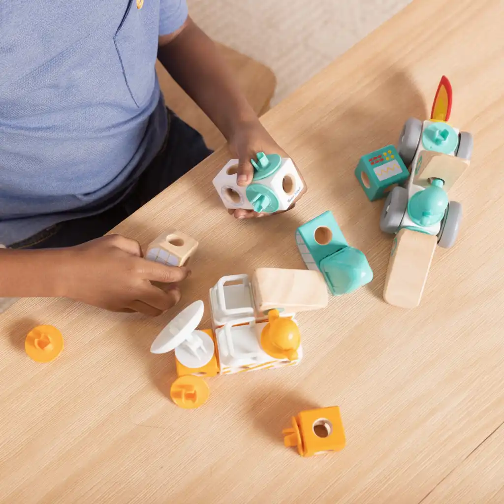 Descubre nuevas formas de jugar con el kit de construcción espacial.